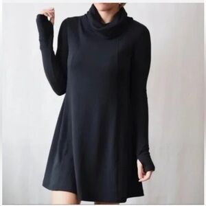 CAbi Black Cowl Neck Knit Tunic Swing
Dress. Women's Size: M.
